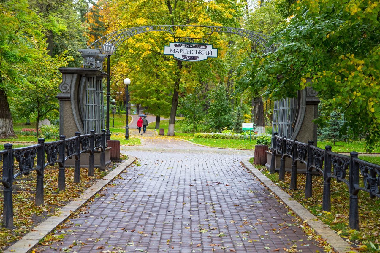 Sun City Hostel Kiev Buitenkant foto